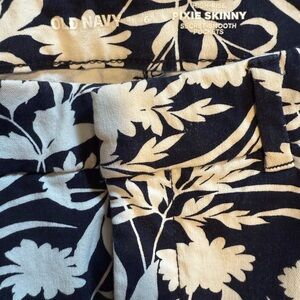 Old Navy Navy and Cream Floral Pixie Pants